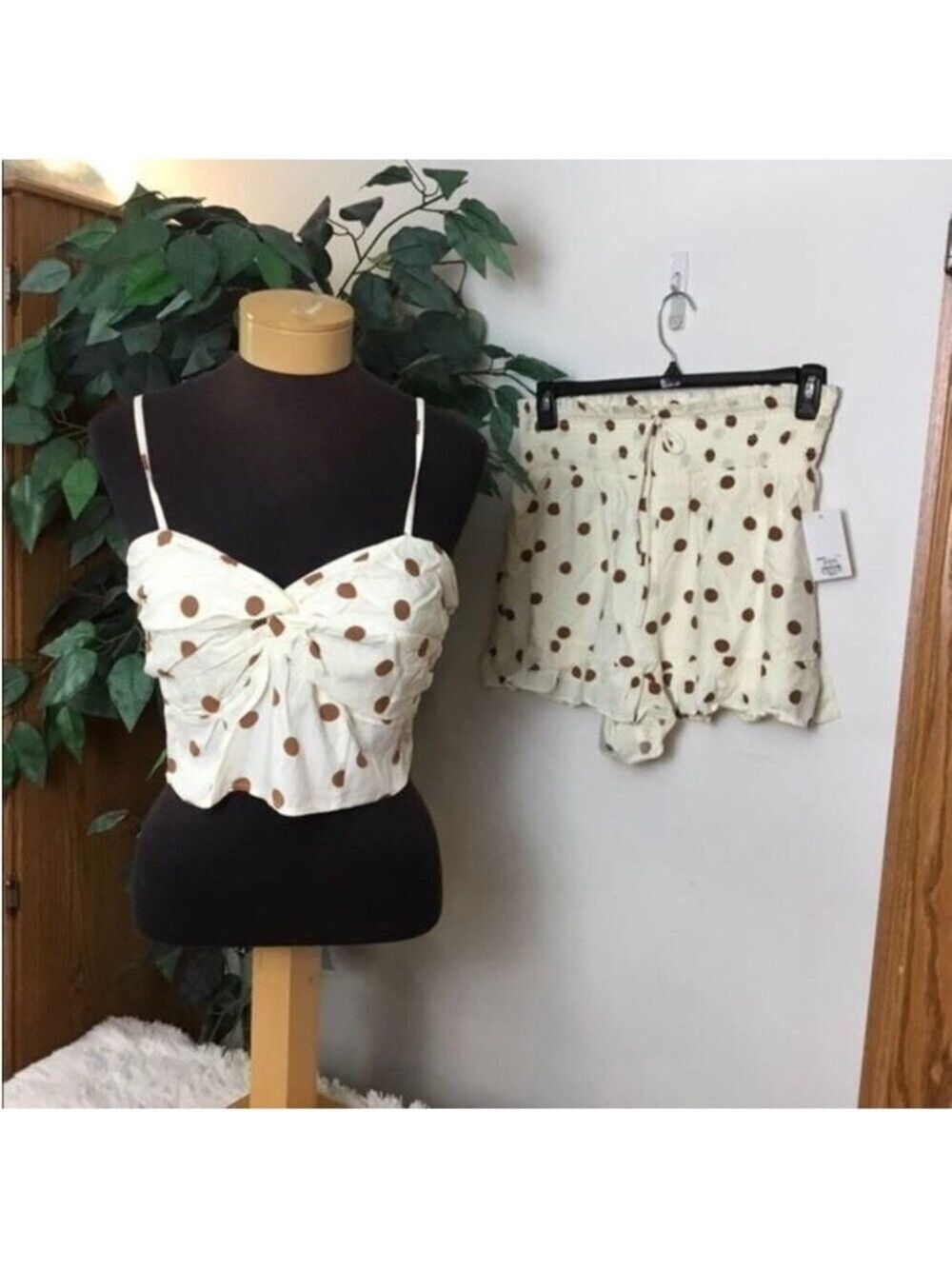 SO twist front crop top & short set Woman’s Juniors XL ginger dots